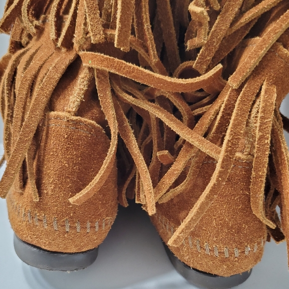 Minnetonka Moccasinsms 3 Layer Fringe Suede Boots - Picture 4 of 5